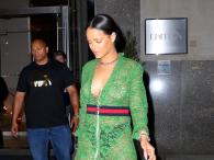 Rihanna w kontrowersyjnej kreacji
